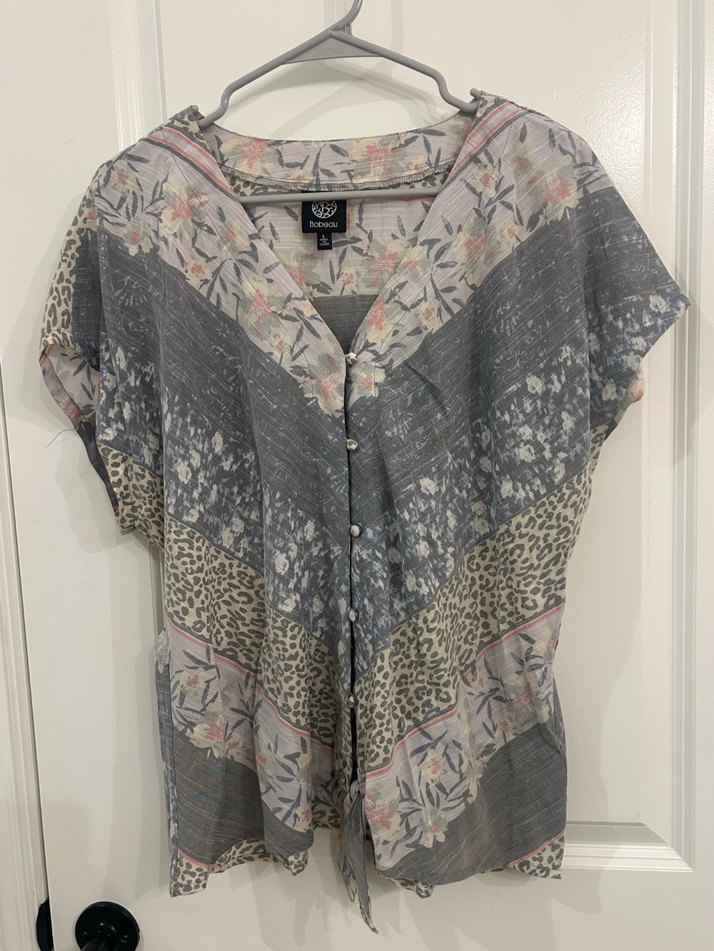 bobeau Gray Floral & Leopard Button Front Blouse